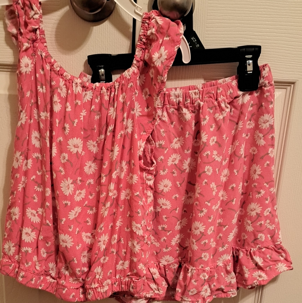 Childrens Place Girls Pink Floral Ruffle Top and Shorts Set, good preloved